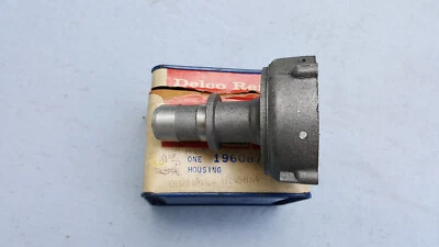 NOS 1963-1970 CHEVROLET TRUCK  DISTRIBUTOR HOUSING WITH A 292 MOTOR 1960876 Foto 1 de 4