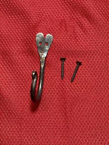 Simple Small Heart Hook Hanger - Picture 1 of 3