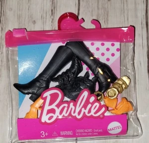 NUEVO 2021 BARBIE Moda Pack 5 Pares Muñeca Zapatos Botas Sandalias Cuñas Tacones Tendencia - Imagen 1 de 2