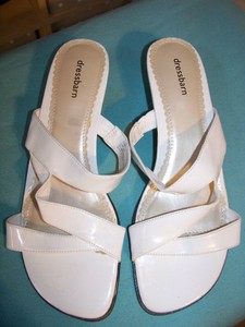 dress barn flip flops