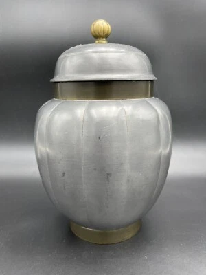 Jarrón urna redonda vintage de peltre pesado plateado de 11" con tapa Foto 1 de 4