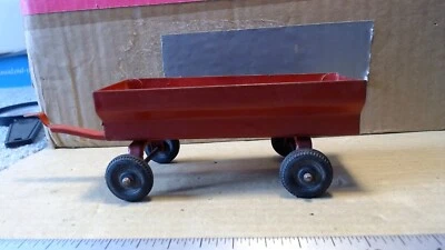 Vagón agrícola acampanado de acero pesado 1:32 rojo internacional 5,25" (caja) sin marca Foto 1 de 4