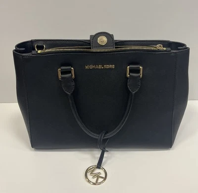 Bolsa satchel Michael Kors Selma Saffiano couro média tiracolo preta - Imagem 1 de 4