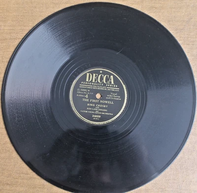BING CROSBY 78 RPM: THE FIRST NOWELL/YOU'RE ALL I WANT FOR CHRISTMAS -DECCA-1949 Foto 1 de 4