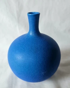 Gorgeous blue Delan Cookson vivid blue studio pottery vase - Picture 1 of 13