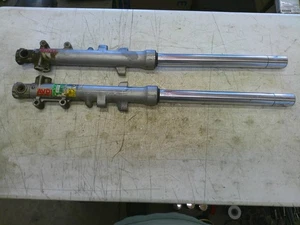 1985-1989 Kawasaki Ninja 600 ZX600A front forks suspension - Picture 1 of 10