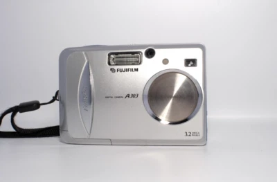 Fujifilm Finepix A303 3.2MP CCD 3x opt. zoom Digitalkamera digital camera - Bild 1 von 4