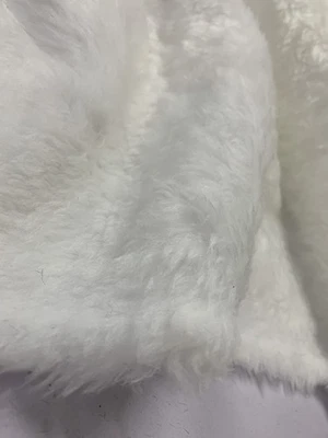 1.7 METRES - BEAUTIFUL WHITE SOFT FAUX FUR FABRIC - 10MM PILE - 150CM WIDE - #10 - Image 1 of 4