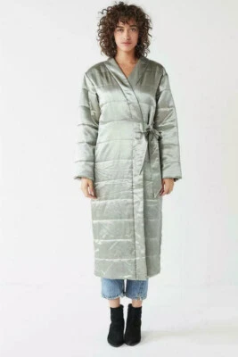 Casaco Urban Outfitters verde Henrietta acolchoado maxi envoltório cetim tamanho XS~NOVO! - Imagem 1 de 4