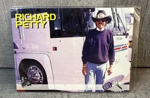 1995 Press Pass Richard Petty #132 Red Hot Petty Enterprises NASCAR RACING - Picture 1 of 6