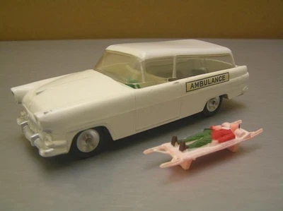 Ambulancia Ford Solido Junior 1956 con camilla hecha en Francia juguete raro de colección Foto 1 de 4