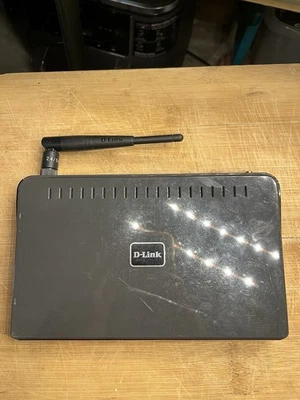 D-Link RangeBooster N DIR-628 54 Mbps 4-Port 10/100 Wireless N Router (DIR-628) - Image 1 of 4