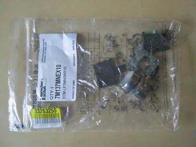 Sprecher & Schuh 7M137MNEX10 24v LED clear white momentary push button switch - Image 1 of 3