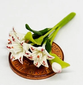 Dolls House White Lily Flowers Bunch Of 3 With A Bud 1:12 Scale Garden tumdee - Picture 1 of 6