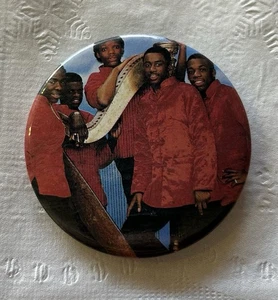 1980s BOBBY BROWN NEW EDITION PINBACK BUTTON Detroit Lost In Love - Picture 1 of 3