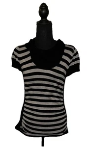 Blusa Pullover Cuello Capucha Rayas Blanco y Negro Manga Corta Mediana para Llevar - Imagen 1 de 11