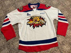 Moncton Wildcats Hockey Jersey LCH Red White CCM Youth L/XL - Picture 1 of 4
