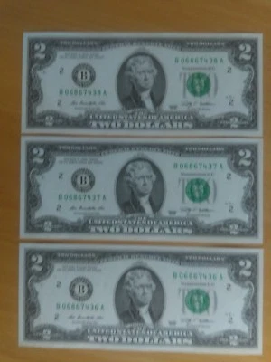 Three SEQUENTIAL 2009 UNCirculated 2 DOLLAR BILLS FROM THE NY MINT - Image 1 of 3