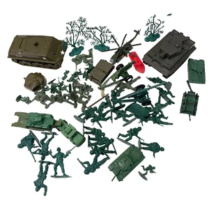 Vintage Army Tanks and Army Men (Revell - 1975, Tootsietoy, and Durham) - Picture 1 of 9