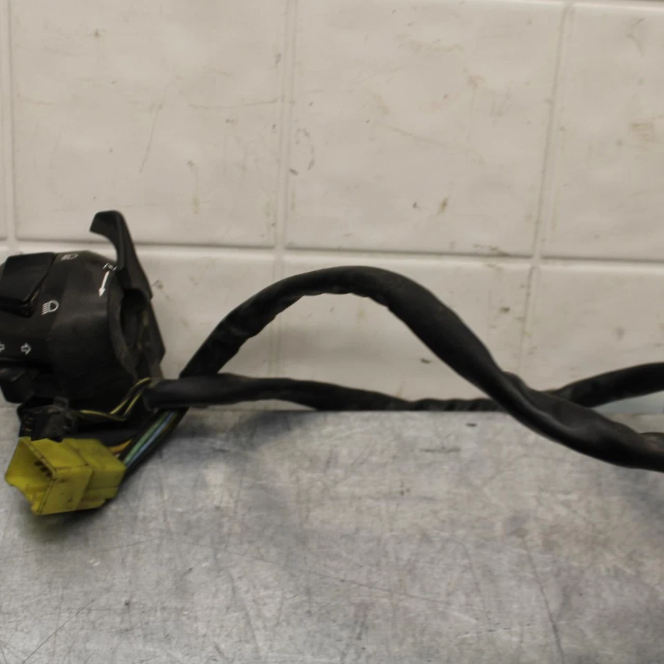 Suzuki GSXR600 1999 clip izquierdo en mango bocina interruptor señales BB580 Foto 1 de 4