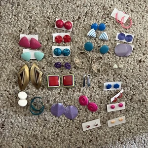 Vintage 80s & 90s Mixed Retro Earring Lot Enamel Lucite, Hoops, Dangle 26 Pairs - Picture 1 of 8