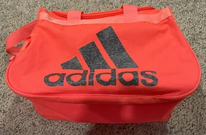 Borsone Adidas arancione. 1 scomparto principale. *Poche macchie di sporco sul fondo 17x11x9" - Foto 1 di 11