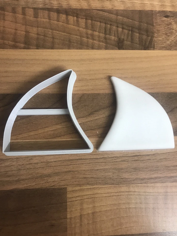 Cortador de galletas de aleta de tiburón 75 mm de largo - solo lavado a mano  Foto 1 de 1