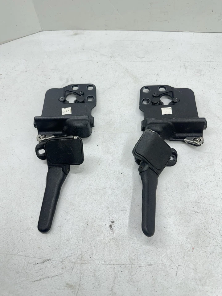 05-14 FORD MUSTANG CONVERTIBLE TECHO SUPERIOR BLOQUEO CIERRE BISAGRAS ARCO ABRAZADERA S7 Foto 1 de 4