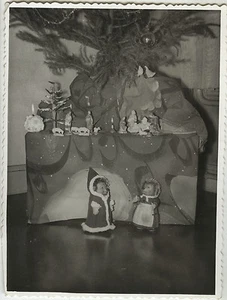 PHOTO ANCIENNE - VINTAGE SNAPSHOT -CURIOSITÉ NOËL POUPÉE HÉRISSON STEIFF DRÔLE 1 - Imagen 1 de 1