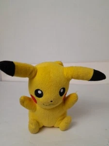 Nintendo Pokemon Pikachu Tomy Toys Plüschtier 9 Zoll 2015 Stofftier Etikett fehlt - Bild 1 von 5