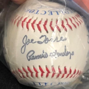 NEW YORK YANKEES 1998 REPLICA TEAM SIGNED BASEBALL - Picture 1 of 3