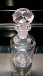 Vintage Glas Karaffe Schnapsflasche lila Farbton mit facettiertem Stopfen 7" hoch - Bild 1 von 24
