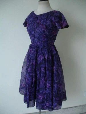 Vestido de casa para mujer XS S de colección años 50 púrpura floral de gasa transparente plisado hecho a mano Foto 1 de 4