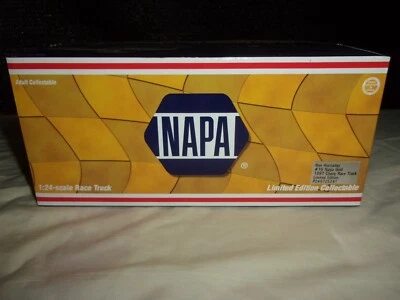 RARO! Camión Chevy Silverado 1997 vintage NASCAR #16 Ron Hornaday NAPA dorado 1:24 Foto 1 de 4