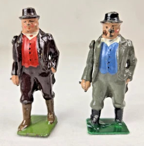 Zwei Britains Gentleman Train Passagiere 2 1/4" große Bleifigur 1930er England - Bild 1 von 12