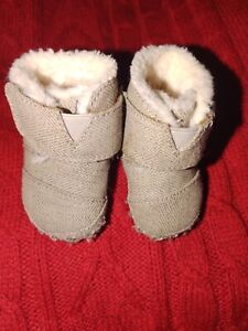 Tiny TOMS Baby Boots Fur Tweed Grey Crib Shoes Sz 2 Twill