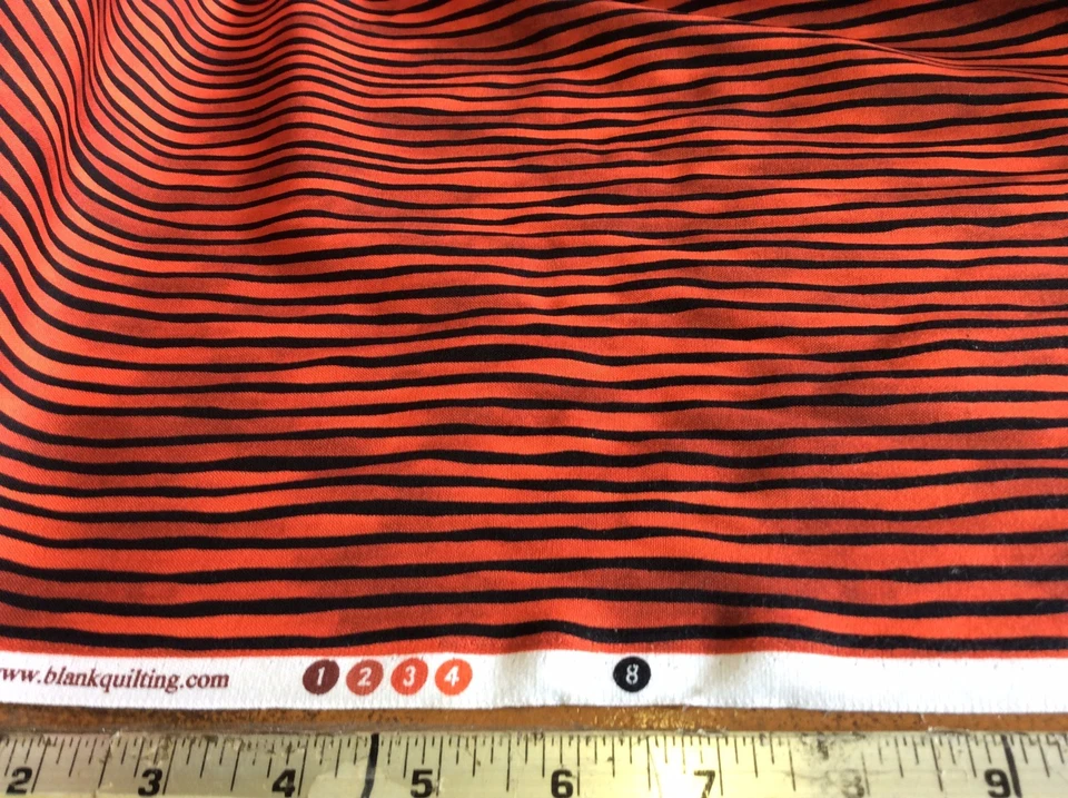 ACOLCHADO EN BLANCO #BTR6038-RAYA OXIDADA- POR YARDA Foto 1 de 1