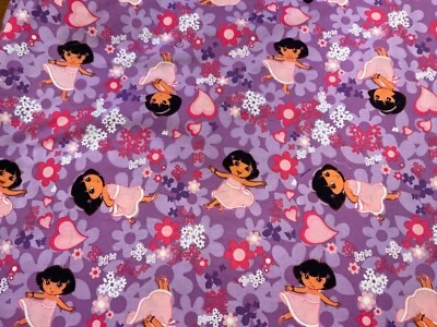 "Tela de algodón Dora la Exploradora corazones flores 33"" X 44"" agotada 2009" Foto 1 de 4