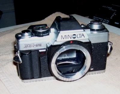 Película réflex Minolta XG-M 35 mm de colección cuerpo de cámara negro y plateado solo sin probar Foto 1 de 4