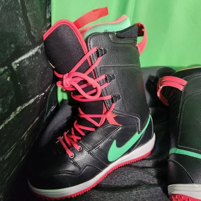 Nike Vapen Snowboard Boots Size 7 Womans - Image 1 of 4