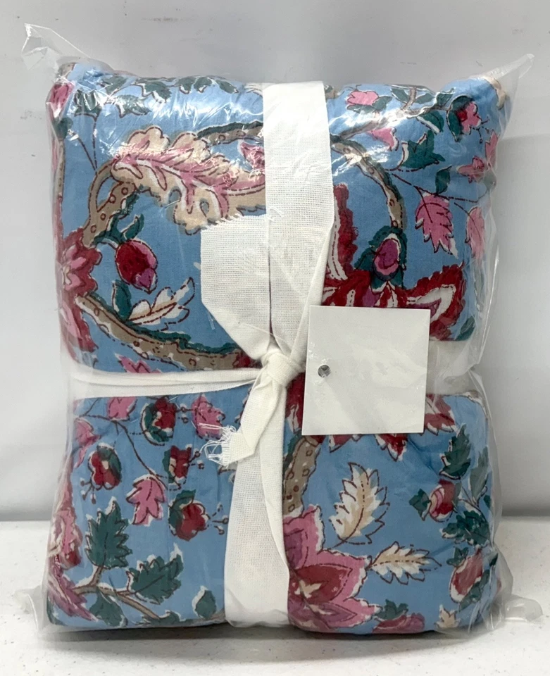 NUEVA farsa acolchada reversible Pottery Barn Shannon KING ~ rosa/azul Foto 1 de 1