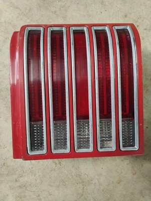 Pontiac Grand Prix 1975 conjunto de luces traseras laterales derecho pasajero 5956553 Foto 1 de 4