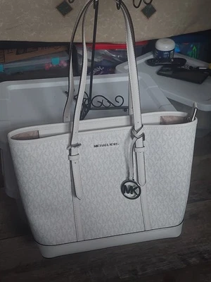 Michael Kors handbag white used excellent condition - Image 1 of 4