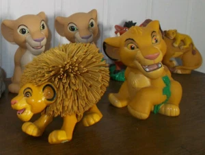 VINTAGE 6 figurines pouet LE ROI LION SIMBA NALA 6 PUMBAA MUFASA - Picture 1 of 5