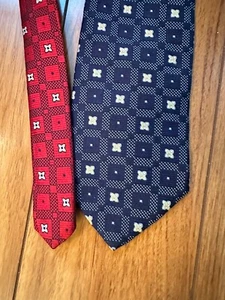 Corbata Tommy Hilfiger Vintage Para Hombre, Azul Marino y Rojo Patrón Geométrico 2 Tonos - Imagen 1 de 4