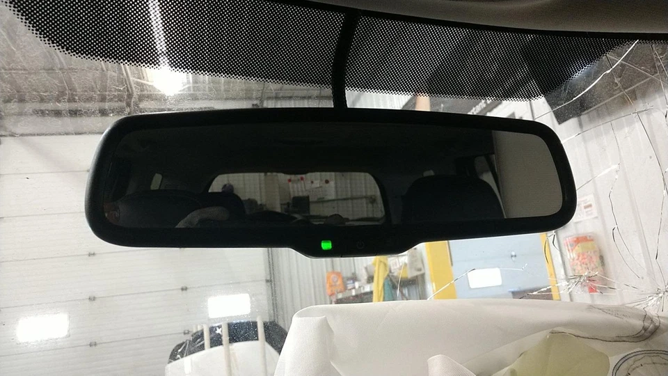 Espejo retrovisor Int Rr para Patriot Assy negro atenuación automática Foto 1 de 1