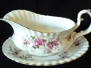Royal Albert Bone China 'Lavender Rose' Sauciere & Unterteller England - Bild 1 von 3