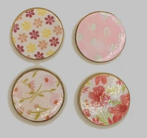 Imanes de madera | Juego de cuatro | Hechos a mano | Bonito papel estampado | Rosa floral - Imagen 1 de 4