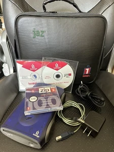 IOMEGA Zip 100 USB Z100USBNC BUNDLE power, USB cable, zip disc, bag, cds - WORKS - Afbeelding 1 van 10