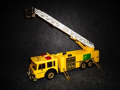 1996 BP Firetruck GOLD ED ONLY-960 MADE LADDER LGTS SND 1:35 British Petroleum - Image 1 of 4